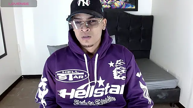 Snapshot of Isaacas_ chatting on November 21, 2025, 11:20 am Isaacas online show from November 21, 2025, 11:20 am