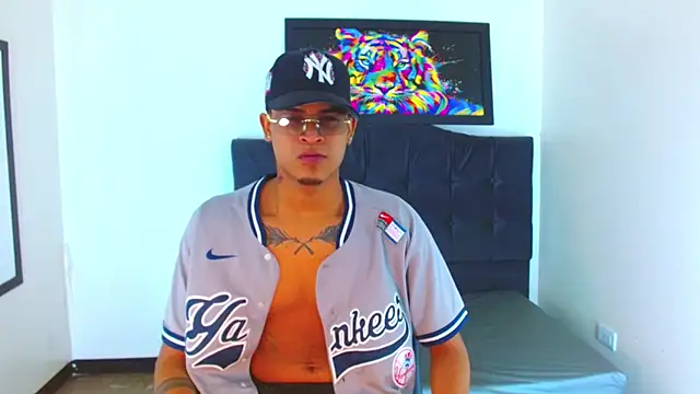 Snapshot of Isaacas_ chatting on November 25, 2025, 11:32 am Isaacas online show from November 25, 2025, 11:32 am