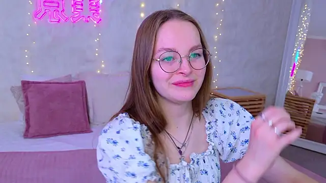 MadisonSmitt online show from February 3, 2026, 5:16 am