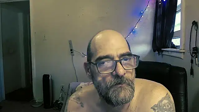 Snapshot of MrBigginTX chatting on February 5, 2026, 11:42 pm MrBigginTX online show from February 5, 2026, 11:42 pm