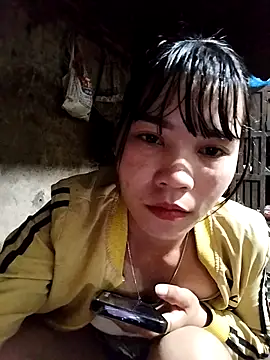 Snapshot of gugu0022 chatting on December 4, 2025, 2:15 pm gugu0022 online show from December 4, 2025, 2:15 pm