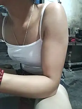 gugu0022 online show from April 13, 2026, 12:32 pm