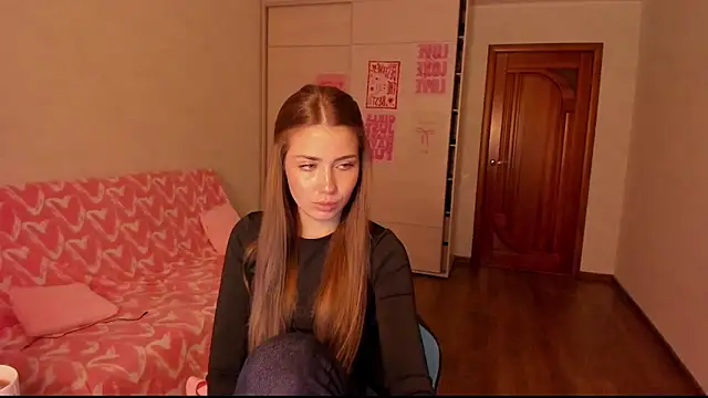 Snapshot of Aurora_Glow21 chatting on April 30, 2026, 12:22 pm Aurora Glow21 online show from April 30, 2026, 12:22 pm