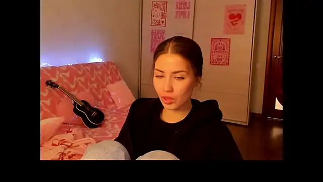Snapshot of Aurora_Glow21 chatting on May 4, 2026, 4:41 am Aurora Glow21 online show from May 4, 2026, 4:41 am