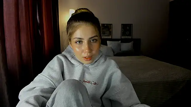Snapshot of Aurora_Glow21 chatting on May 12, 2026, 4:31 am Aurora Glow21 online show from May 12, 2026, 4:31 am