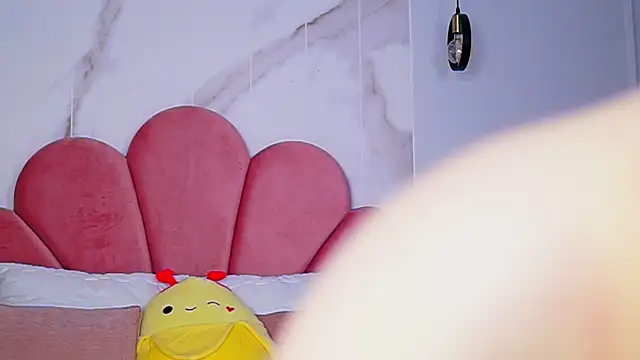 Scarlett Veyra online show from December 1, 2025, 7:13 am