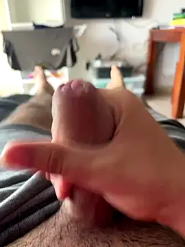 Snapshot of Yannick04 chatting on November 12, 2025, 1:33 pm Yannick04 online show from November 12, 2025, 1:33 pm