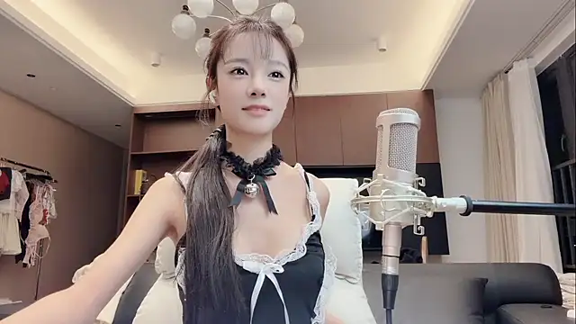 Snapshot of Butterbear chatting on December 15, 2025, 12:53 pm Butterbear online show from December 15, 2025, 12:53 pm