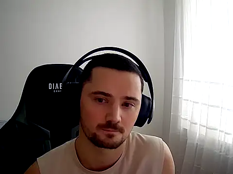 Snapshot of Handsomeboy4you chatting on November 14, 2025, 8:35 am Handsomeboy4you online show from November 14, 2025, 8:35 am