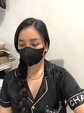 Tina 2k3 online show from November 27, 2025, 1:24 pm