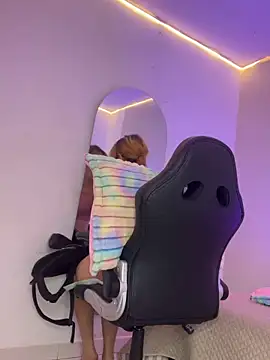 NinaSakura Eup online show from December 14, 2025, 11:37 am