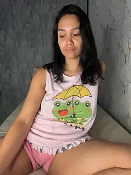 Snapshot of carolsapequinha chatting on November 26, 2025, 12:28 pm carolsapequinha online show from November 26, 2025, 12:28 pm