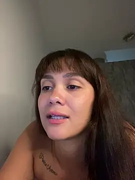 carolsapequinha online show from April 16, 2026, 9:39 pm