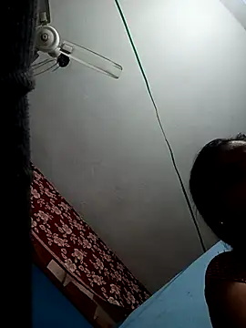 Snapshot of beutiful_hot chatting on November 18, 2025, 6:01 pm beutiful hot online show from November 18, 2025, 6:01 pm