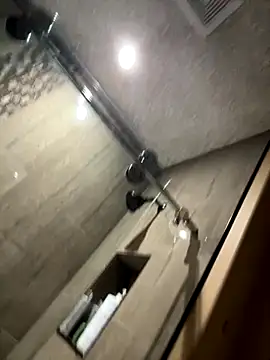 Snapshot of mikeyy003 chatting on November 12, 2025, 5:24 pm mikeyy003 online show from November 12, 2025, 5:24 pm