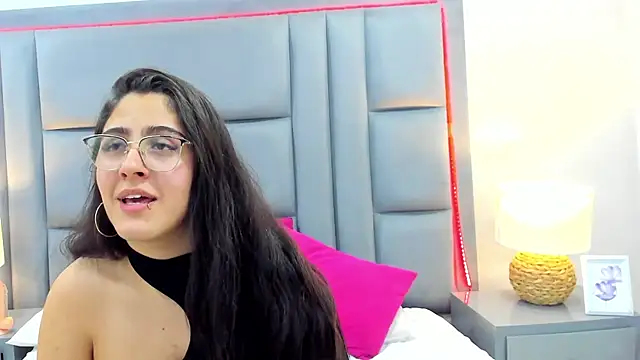 LuisaFranco online show from November 29, 2025, 3:59 pm