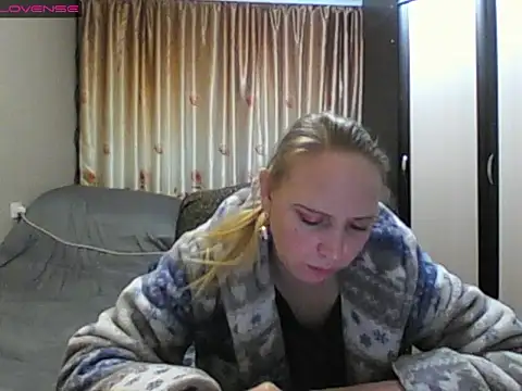 Snapshot of JenniDeep chatting on March 15, 2026, 7:42 pm JenniDeep online show from March 15, 2026, 7:42 pm