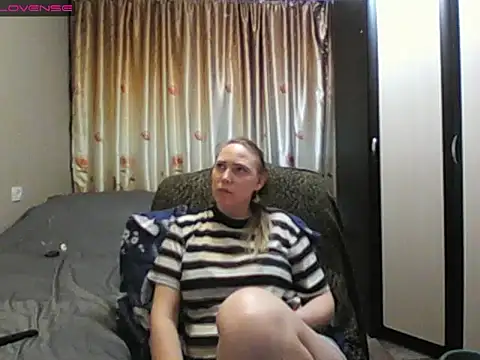 Snapshot of JenniDeep chatting on April 11, 2026, 5:39 pm JenniDeep online show from April 11, 2026, 5:39 pm