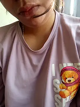 Snapshot of isha_sharma2002 chatting on December 2, 2025, 4:07 am isha sharma2002 online show from December 2, 2025, 4:07 am