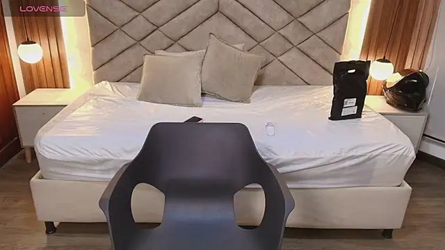 Laracooper  online show from March 11, 2026, 7:42 pm