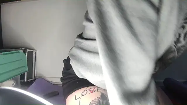 Snapshot of secretcouple_00 chatting on January 13, 2026, 9:09 pm secretcouple 00 online show from January 13, 2026, 9:09 pm