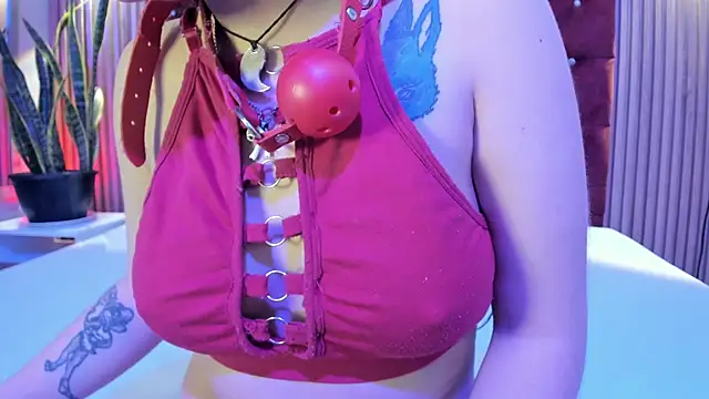 Snapshot of Danna-Rouse chatting on February 1, 2026, 7:56 pm Danna-Rouse online show from February 1, 2026, 7:56 pm