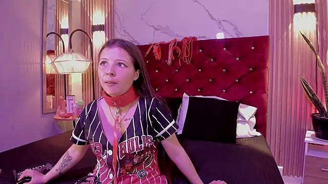 Snapshot of Danna-Rouse chatting on February 13, 2026, 8:38 pm Danna-Rouse online show from February 13, 2026, 8:38 pm