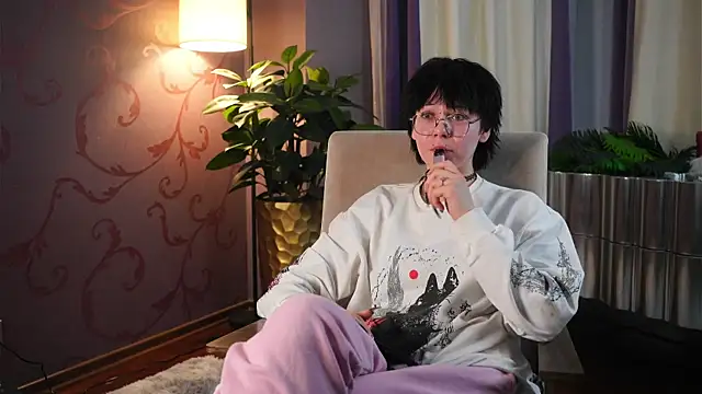 MiTeehee online show from November 14, 2025, 11:53 am