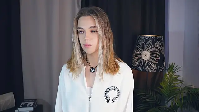 Snapshot of UteKolic chatting on November 16, 2025, 8:20 am UteKolic online show from November 16, 2025, 8:20 am