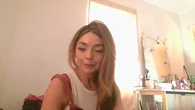 Snapshot of miatate chatting on February 20, 2026, 10:43 pm miatate online show from February 20, 2026, 10:43 pm