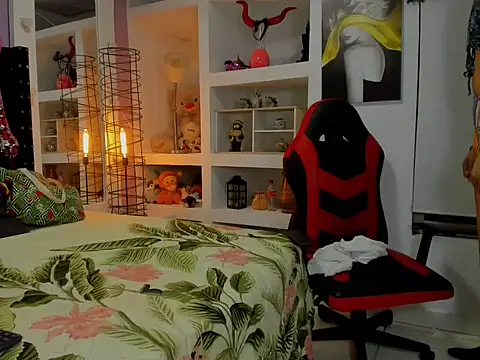 Zaira sofiaa online show from November 28, 2025, 1:08 am