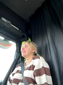 Snapshot of Nallinee chatting on December 1, 2025, 11:48 am Nallinee online show from December 1, 2025, 11:48 am