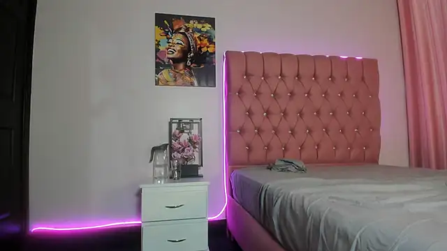 VanillaFlo online show from November 24, 2025, 12:16 pm