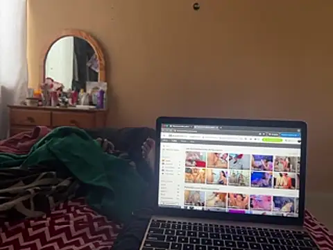 manrrique4567 online show from February 22, 2026, 4:05 pm