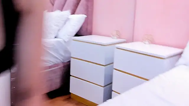 roxyflame  online show from November 27, 2025, 11:45 am