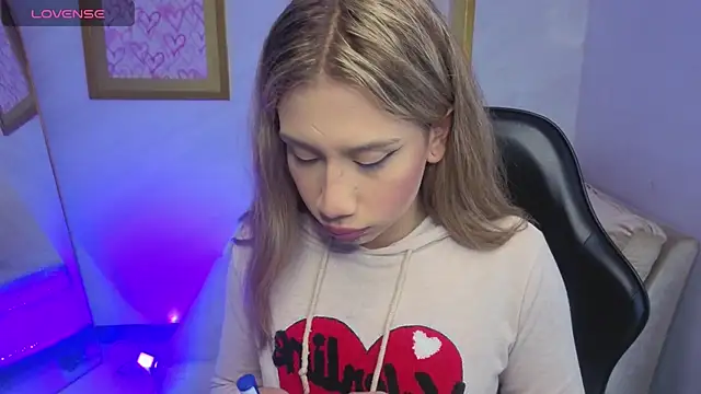 Evy Luxx v online show from March 27, 2026, 3:34 am