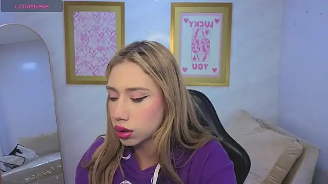 Evy Luxx v online show from April 15, 2026, 3:24 am