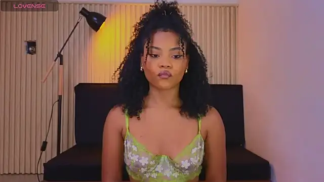 Snapshot of vanestraus chatting on April 28, 2026, 8:47 pm vanestraus online show from April 28, 2026, 8:47 pm