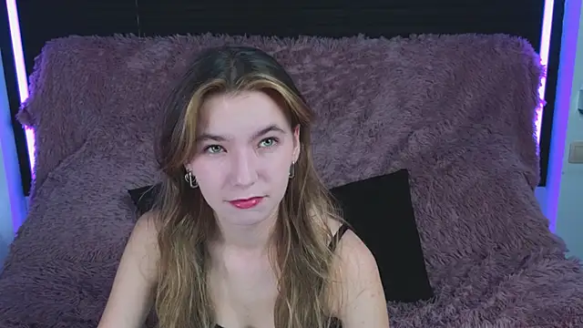 Snapshot of RochelCozzi chatting on December 3, 2025, 5:11 pm RochelCozzi online show from December 3, 2025, 5:11 pm