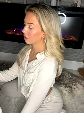 peachcindyy online show from November 16, 2025, 8:14 pm