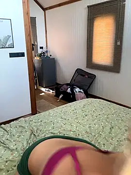 peachcindyy online show from December 18, 2025, 5:57 am