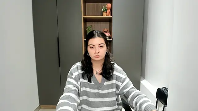 Snapshot of DelilaVanvliet chatting on November 16, 2025, 10:10 am DelilaVanvliet online show from November 16, 2025, 10:10 am