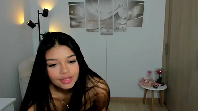 Snapshot of haileyflorez_ chatting on May 6, 2026, 2:55 pm haileyflorez online show from May 6, 2026, 2:55 pm