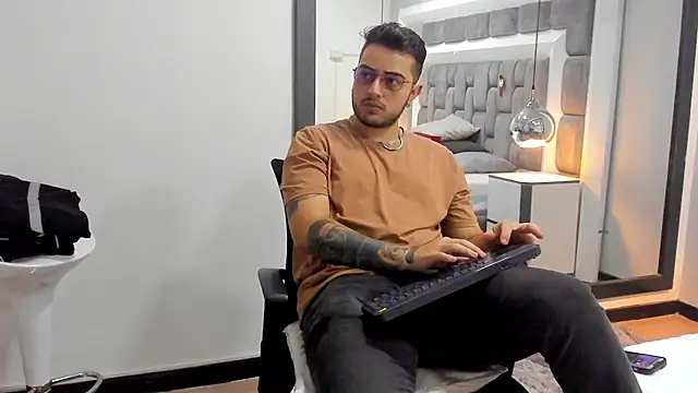 Ethan Greys online show from November 22, 2025, 3:38 am