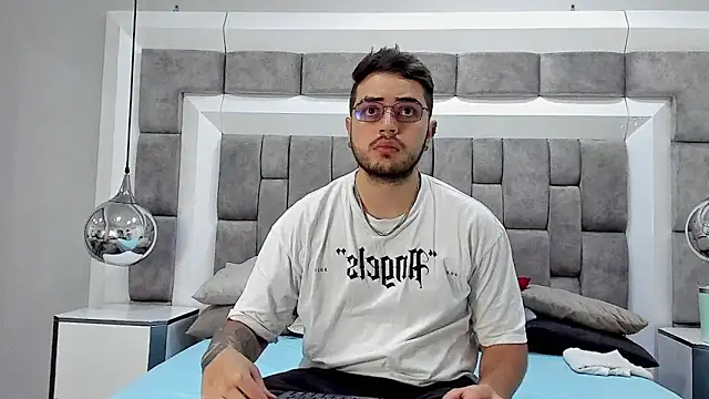 Ethan Greys online show from November 25, 2025, 4:01 am