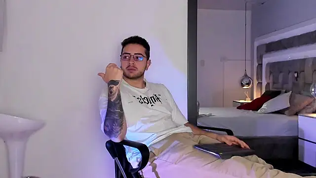 Ethan Greys online show from December 1, 2025, 4:28 am