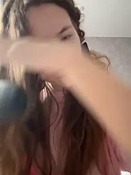 Snapshot of Holy_Poly chatting on November 24, 2025, 8:14 am Holy Poly online show from November 24, 2025, 8:14 am