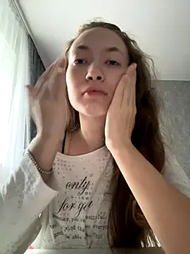 Snapshot of Holy_Poly chatting on November 25, 2025, 8:14 am Holy Poly online show from November 25, 2025, 8:14 am