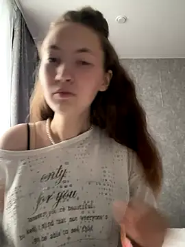 Snapshot of Holy_Poly chatting on November 26, 2025, 8:15 am Holy Poly online show from November 26, 2025, 8:15 am