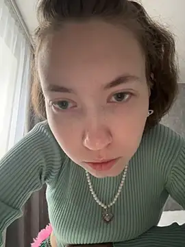 Snapshot of Holy_Poly chatting on November 27, 2025, 8:16 am Holy Poly online show from November 27, 2025, 8:16 am